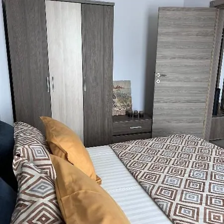 Carina Summerland 马马亚